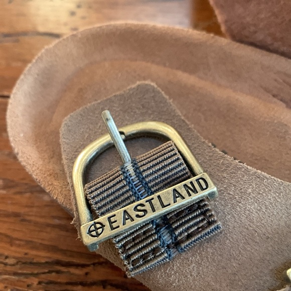 Eastland Charlestown Women’s Sandal Tan Double Strap Suede Buckle Close Size 11 - Picture 9 of 11